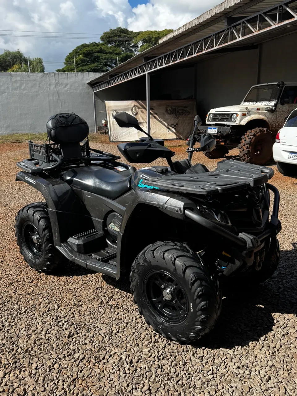 Quadriciclo 4x4 CFMOTO