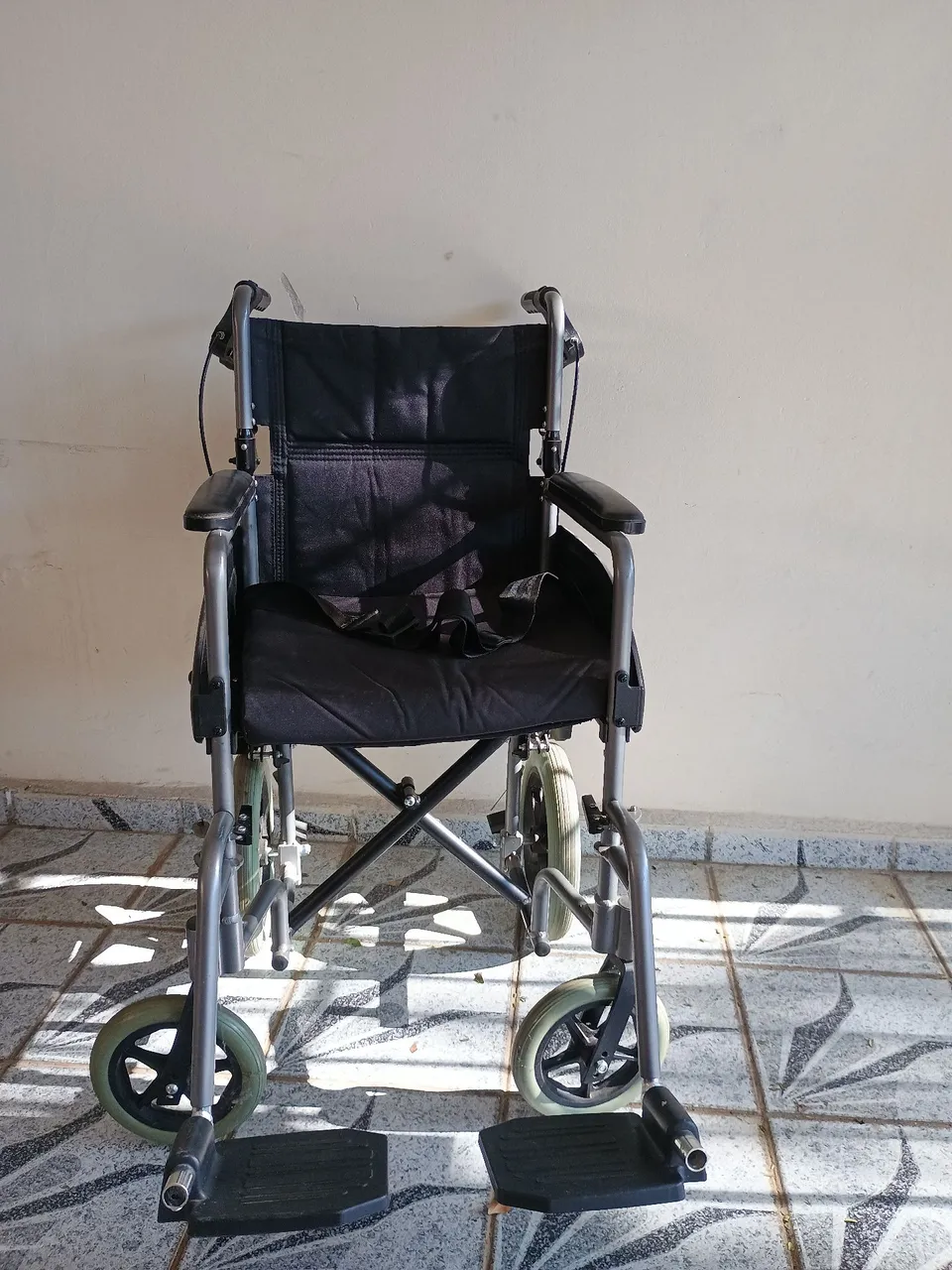 CADEIRA DE RODAS ALUMíNIO TRANSPORTE HOSPITALAR/CASA 100KG