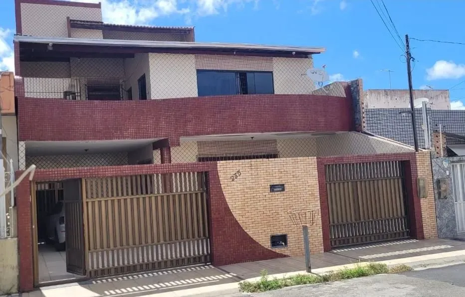 Imóvel para venda possui 300 metros quadrados com 6 quartos em Suíça - Aracaju - SE
