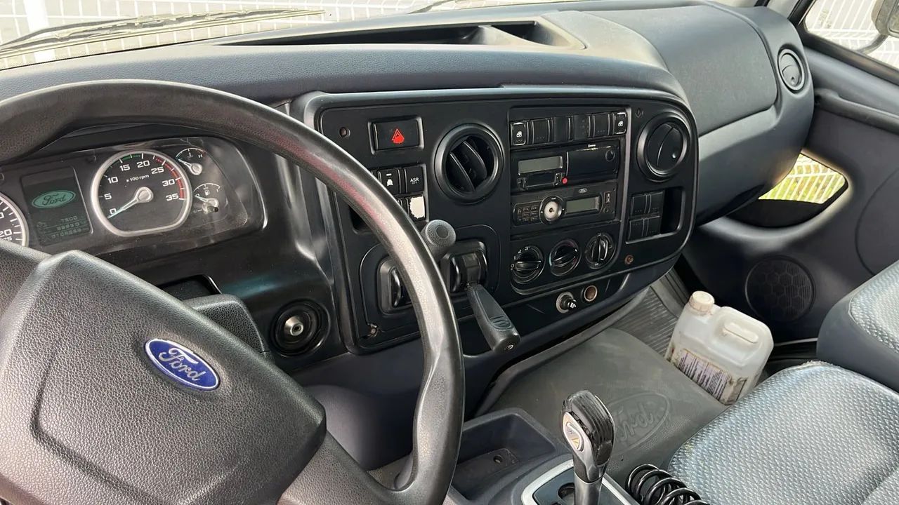 Caminhão 2017 Automático Ford - Foto 4
