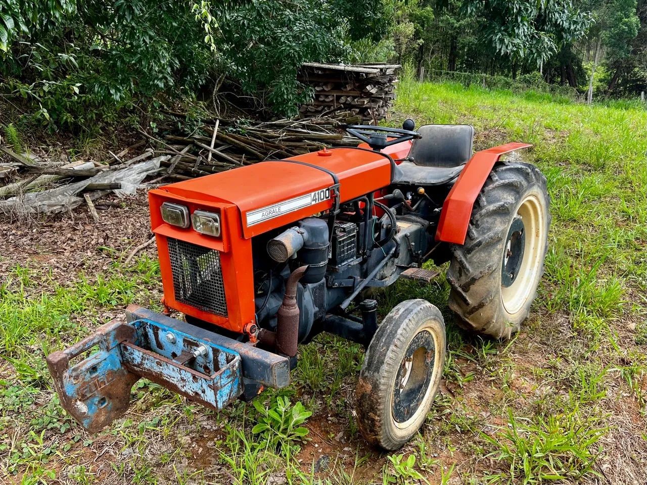 Trator Agrale 4100 com sistema hidráulico 