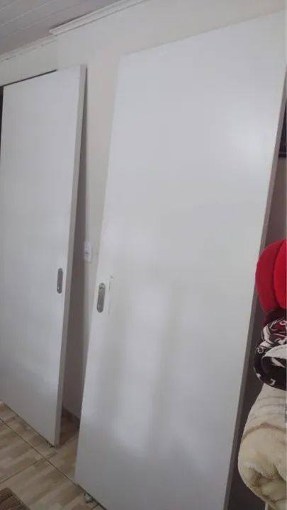 Portas brancas de correr 