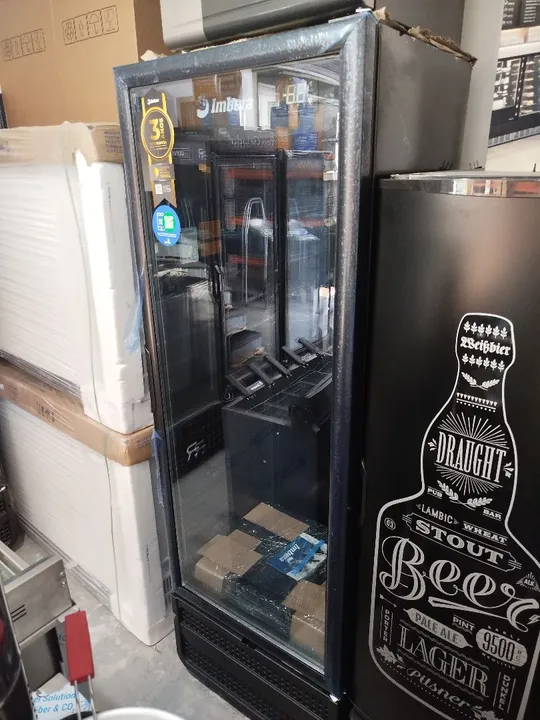 R1 Cervejeira porta de vidro interna black 400lts Imbera