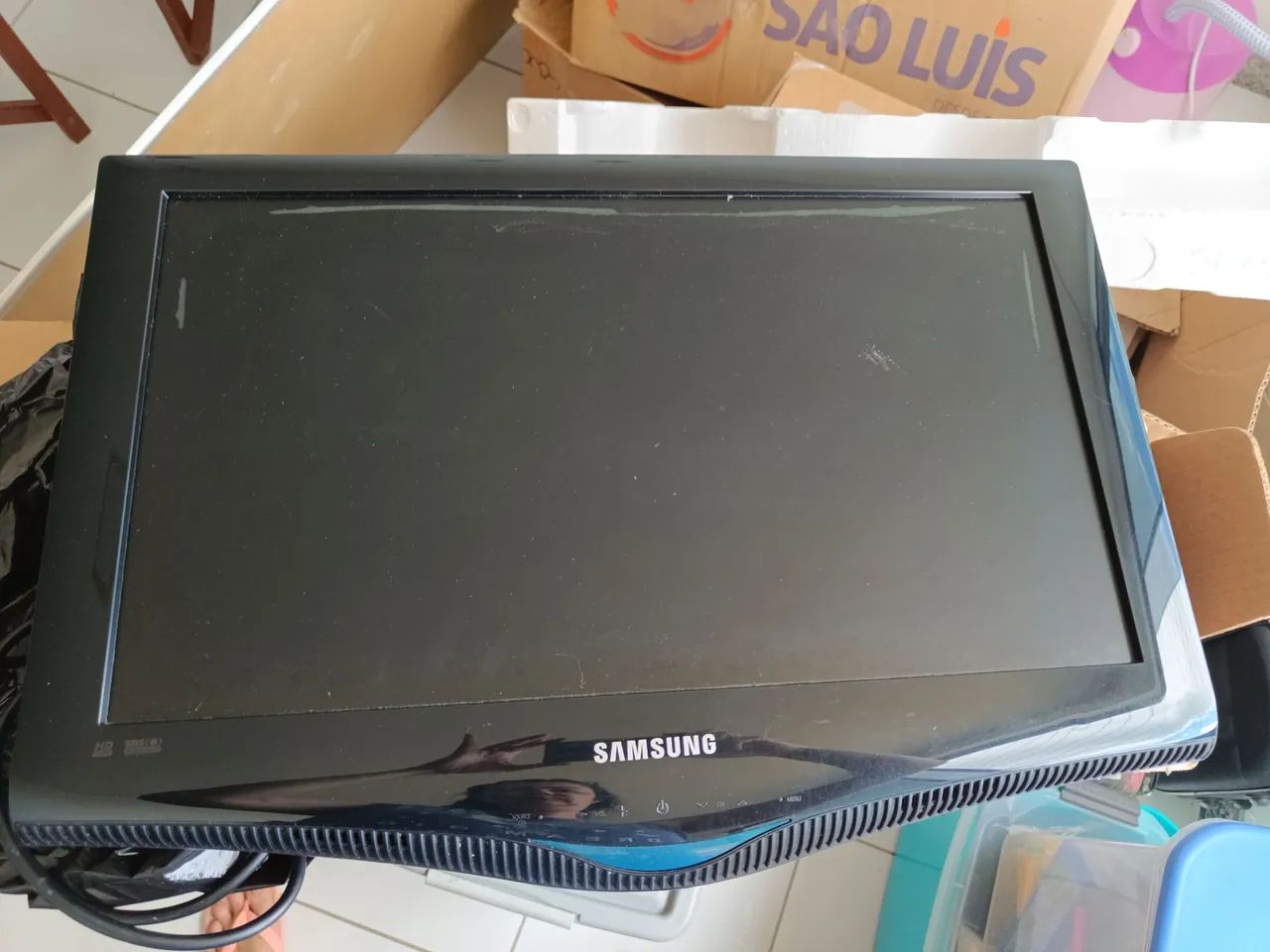Tv com defeito pra retirada de peças.defeito na tela
