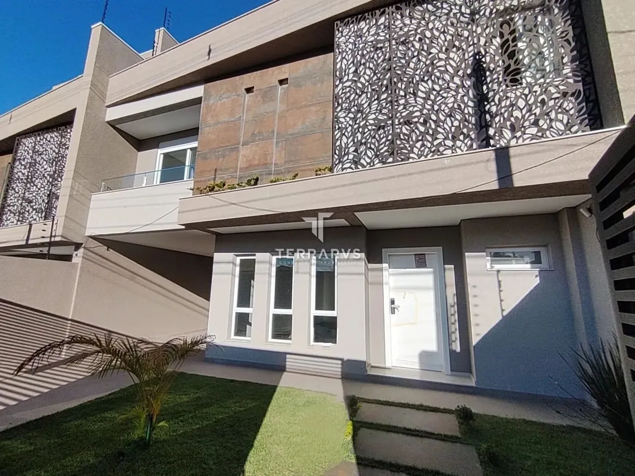 SOBRADO com 3 dormitórios à venda com 182m² por R$ 1.486.000,00 no bairro Bacacheri - CURI