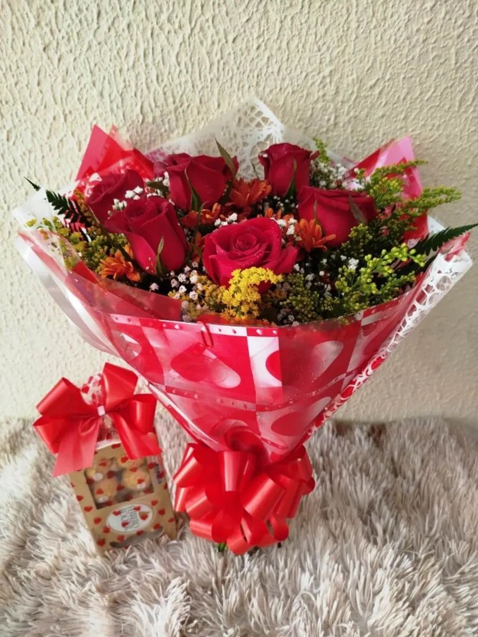 Buquê de Flores com Chocolates - Fazemos Entregas