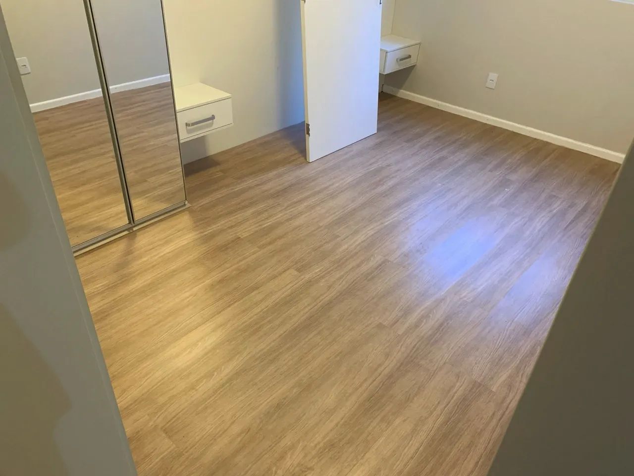 Transformação com Piso Laminado + Rodapés! - Foto 2