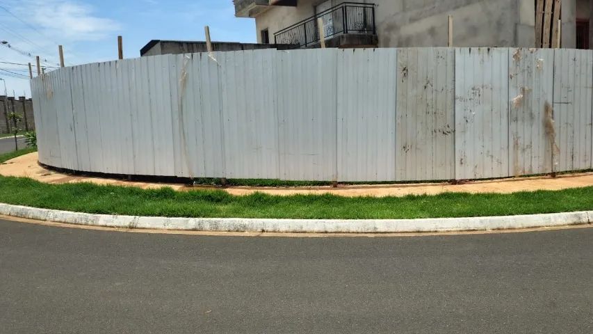 Tapume cerca obra ou terreno64418996149378120