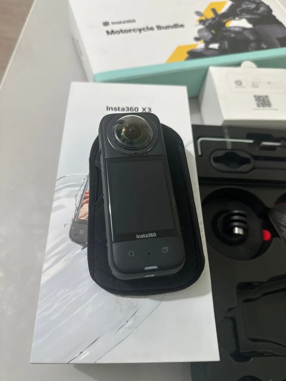 Câmera Insta 360 x3 + Acessórios originais 