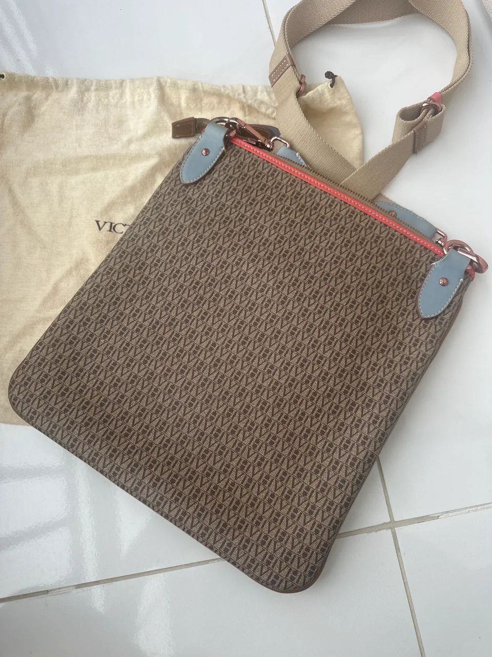 VICTOR HUGO ORIGINAL - BOLSA TRANSVERSAL - Foto 2