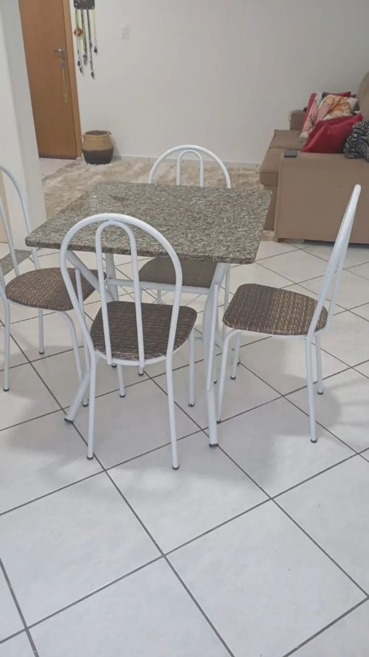 MESA 4 CADEIRAS