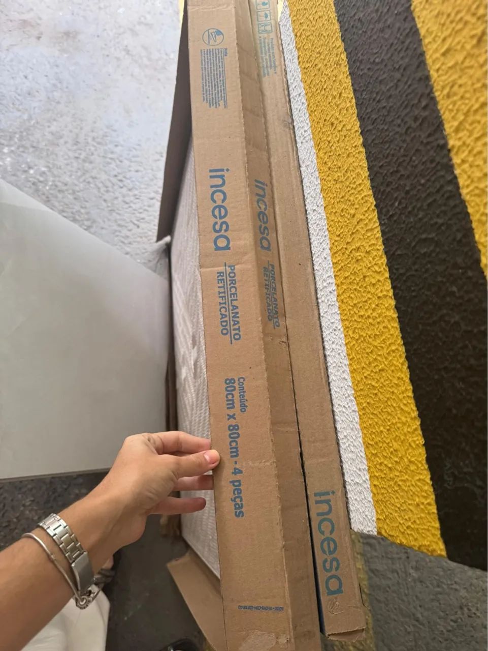 Vendo 2 caixas de piso porcelanato retificado 80x80 - Marca Incesa - Foto 3