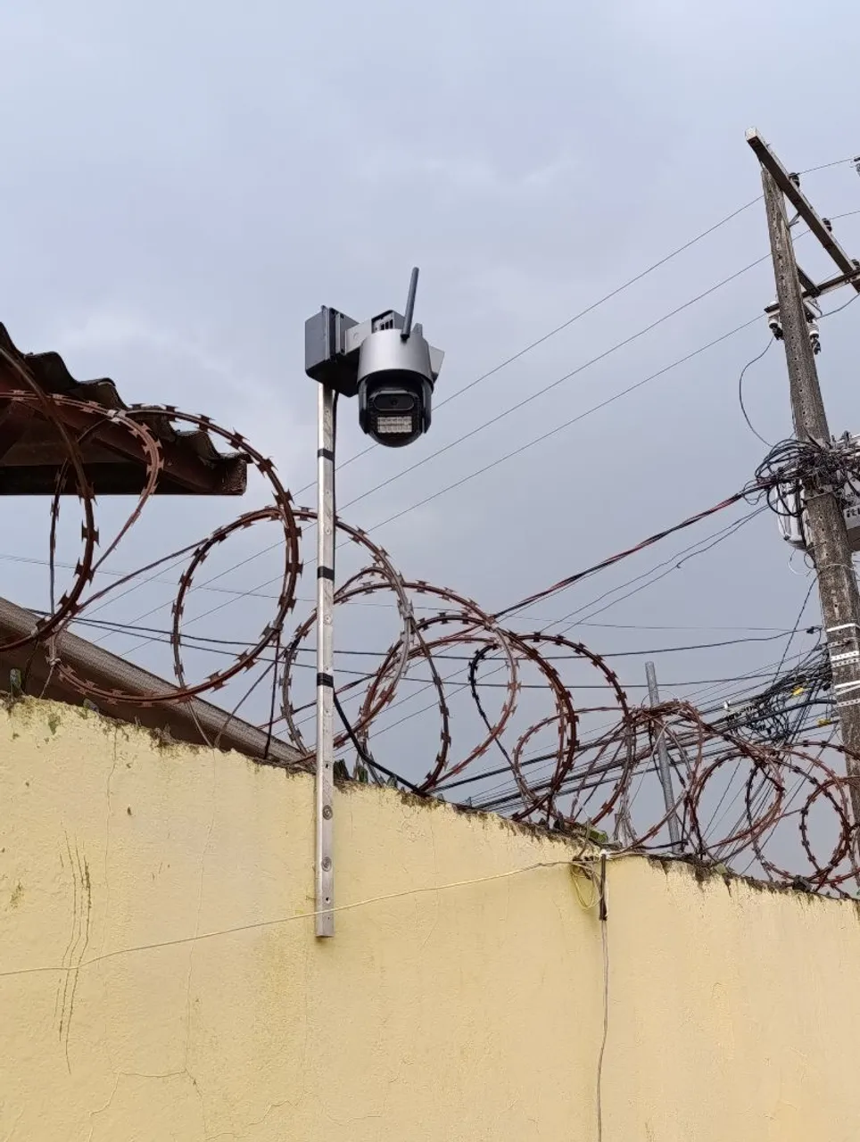 CAMERA DE SEGURANÇA COM DUAS LENTES, GIRO FLEX, ENTREGO INSTALADA