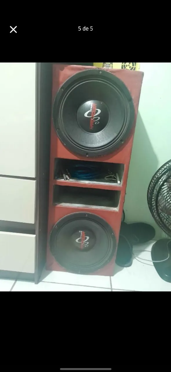 Caixa de som automotivo com 2 subwoofers
