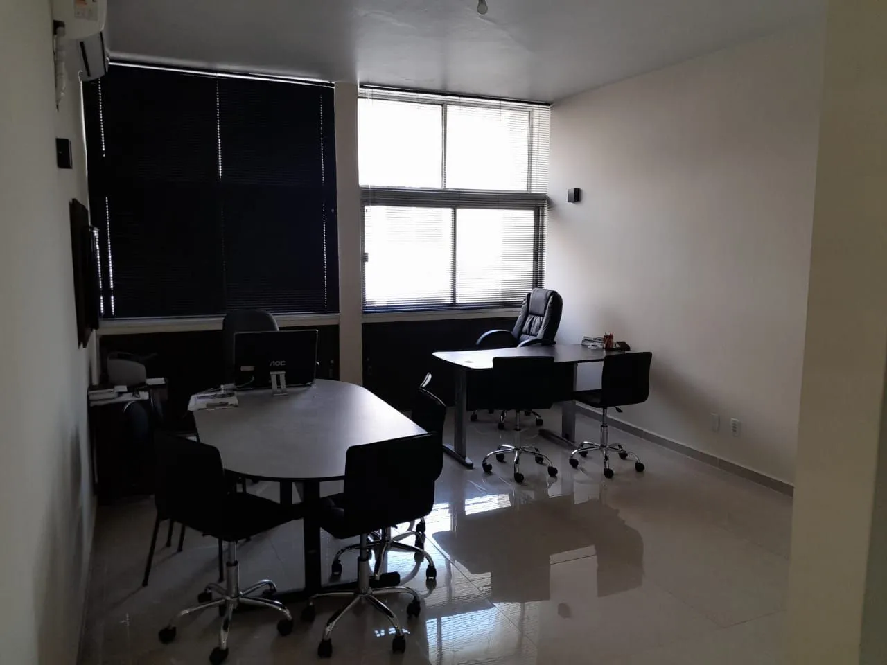 Divido Escritório em frente a SEFAZ Salvador só para advogados.