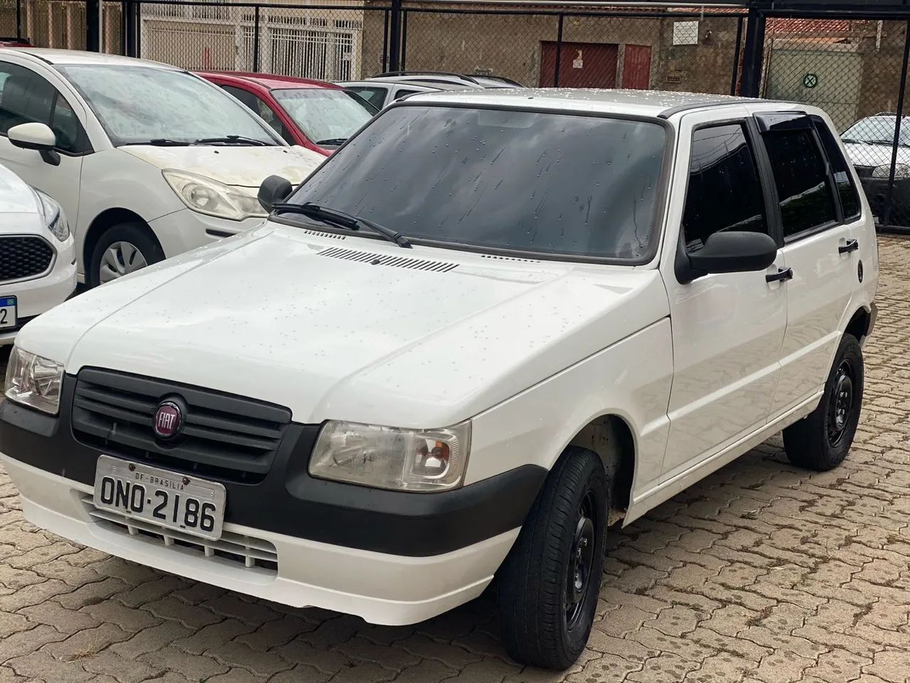 Fiat uno ano 2013 básico - Foto 2