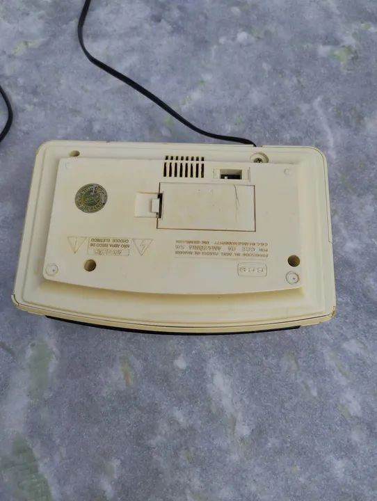 Rádio Relógio Despertador Vintage - Foto 5