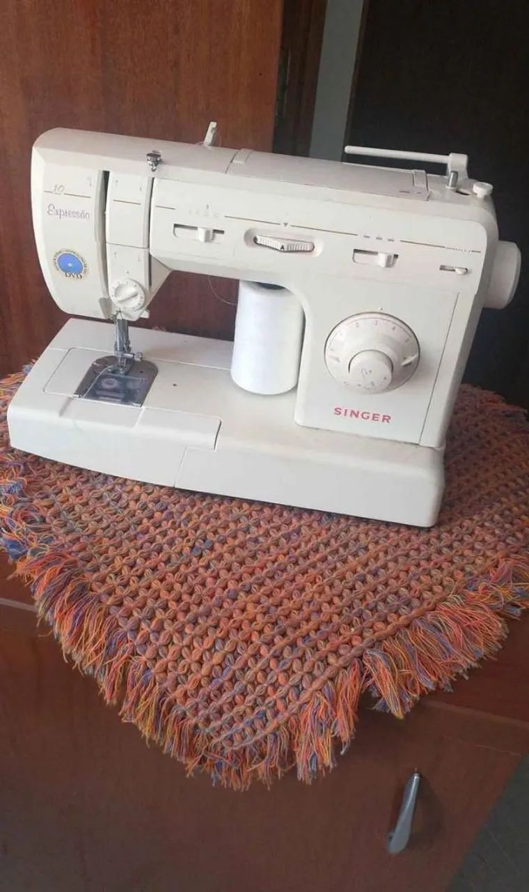 MÁQUINA DE COSTURA SINGER EXPRESSÃO 10 + GABINETE ORIGINAL - Foto 2