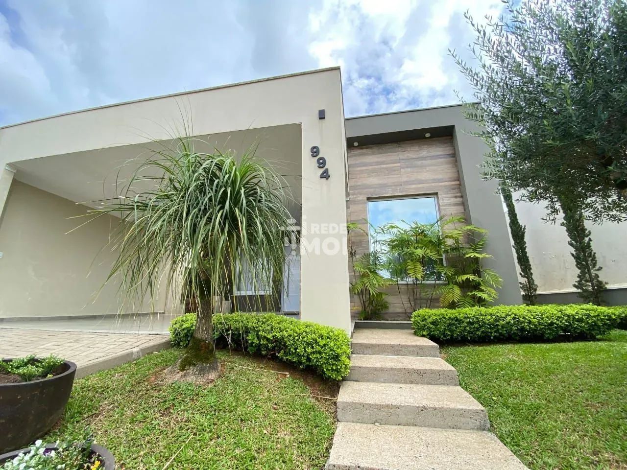 CASA COM PISCINA NO BAIRRO ARROIO GRANDE