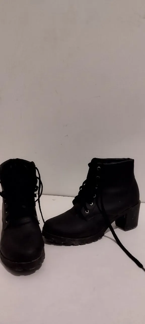 Botas Femininas Cano Curto Preta