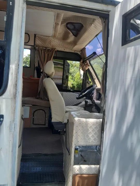Vende-se Motorhome micro ônibus 7 lugares.I - Foto 9