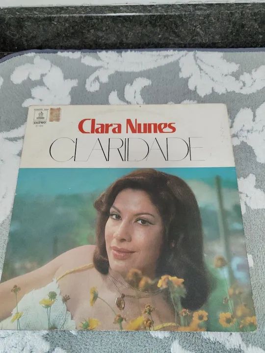 2 Discos de Vinil Clara Nunes Anos 1975 e 1976 - Foto 2