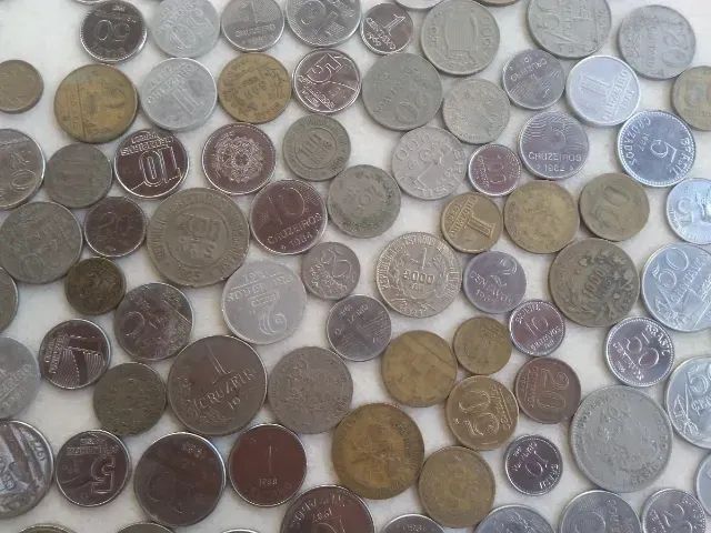 COLEÇÃO Com Mais De 115 Moedas Do Brasil - Sendo uma de Prata - Foto 3