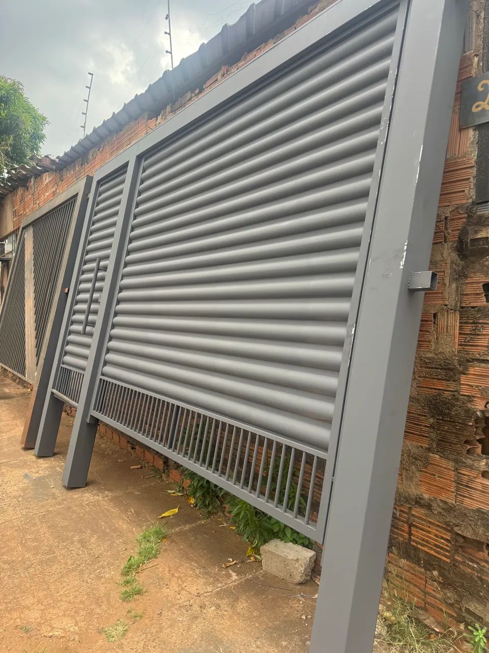 Conjugate lift gate64288362381059123