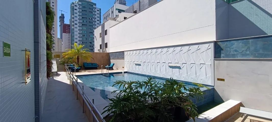 MOBILIADO E DECORADO 4 dorm, 3 bwc, 2 vg, pronta para morar com lazer completo - Foto 2