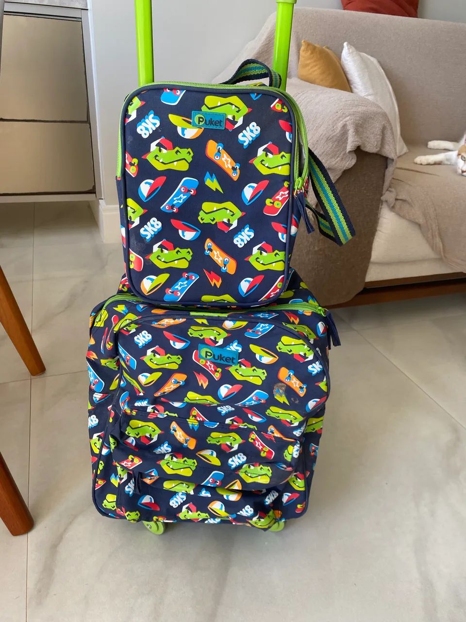 Vendo mochila infantil com lancheira PUKET