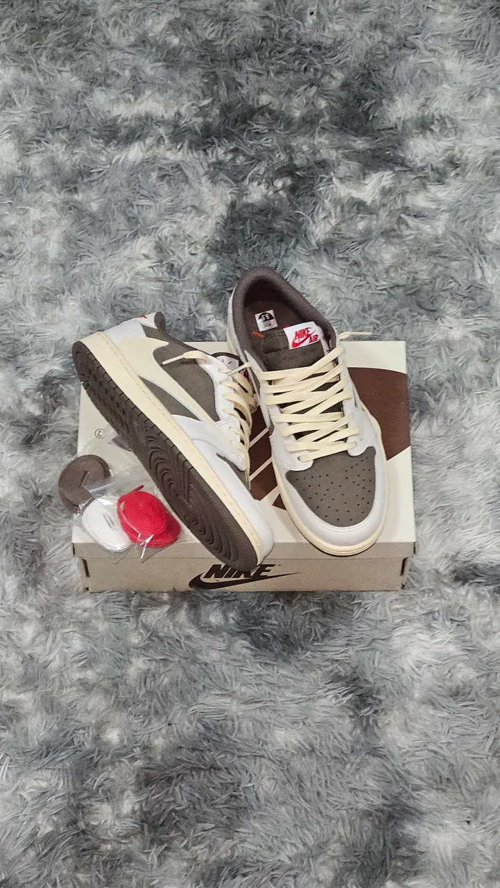 Jordan 1 Travis Scott reverse mocha