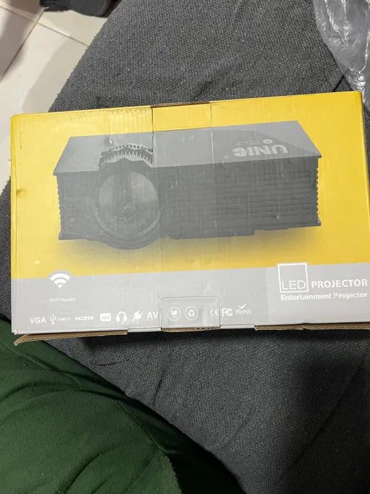 Unic Mini Projetor UC68 1800lm preto  - Foto 3