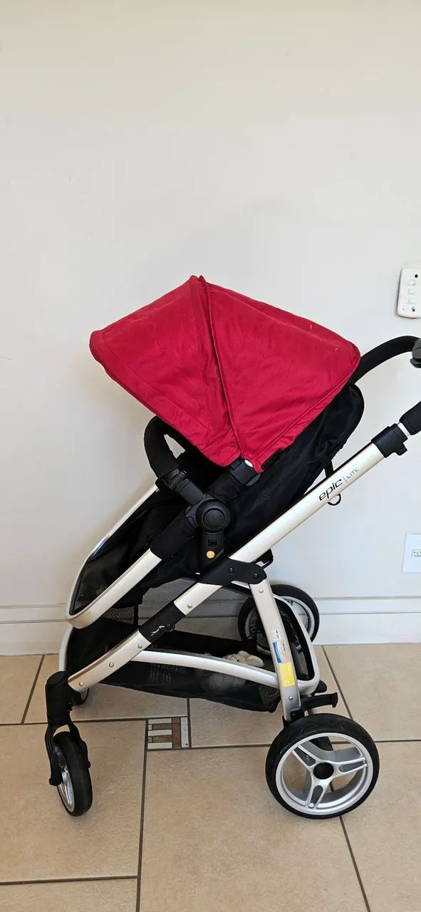Carrinho de Bebê Epic Lite Infanti + Bebê conforto.