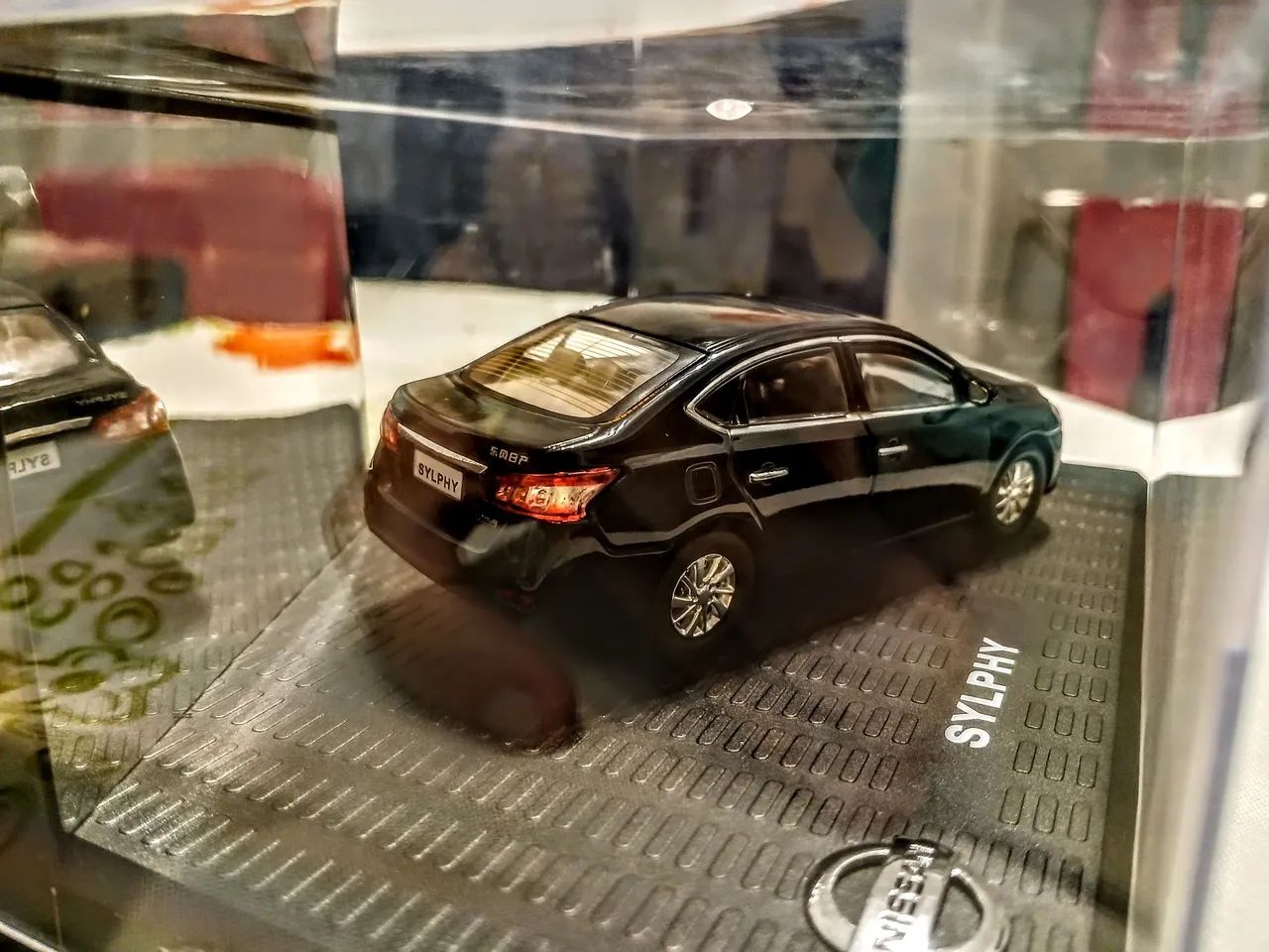 Miniatura Nissan Sentra 1/43 - Foto 2
