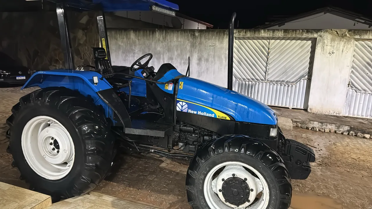 Trator New Holland TL85E