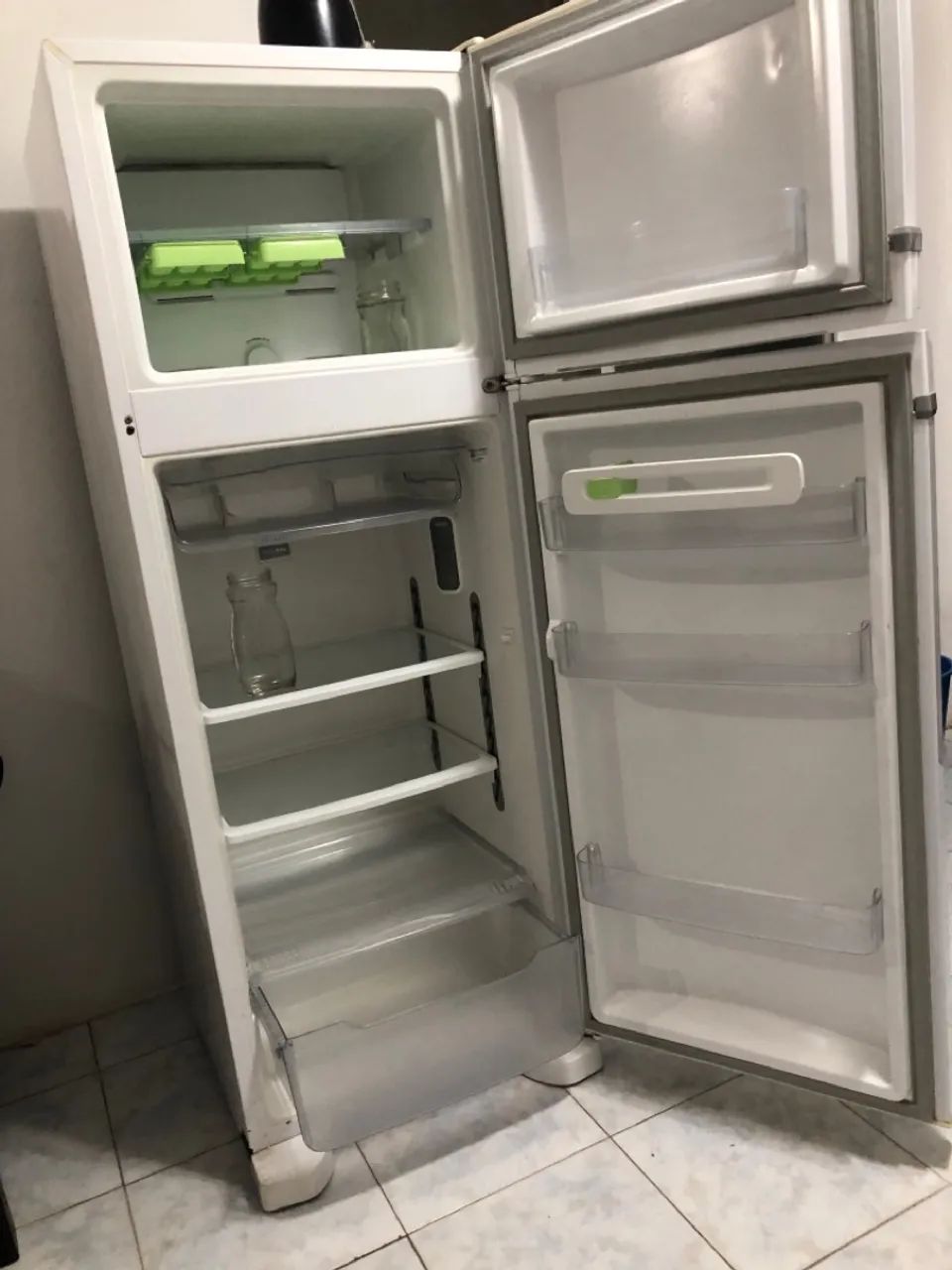 GELADEIRA FROST FREE ,MODELO CRM39, TIPO DE DEGELO :AUTOMÁTICO. VOLTS :127 - Foto 2