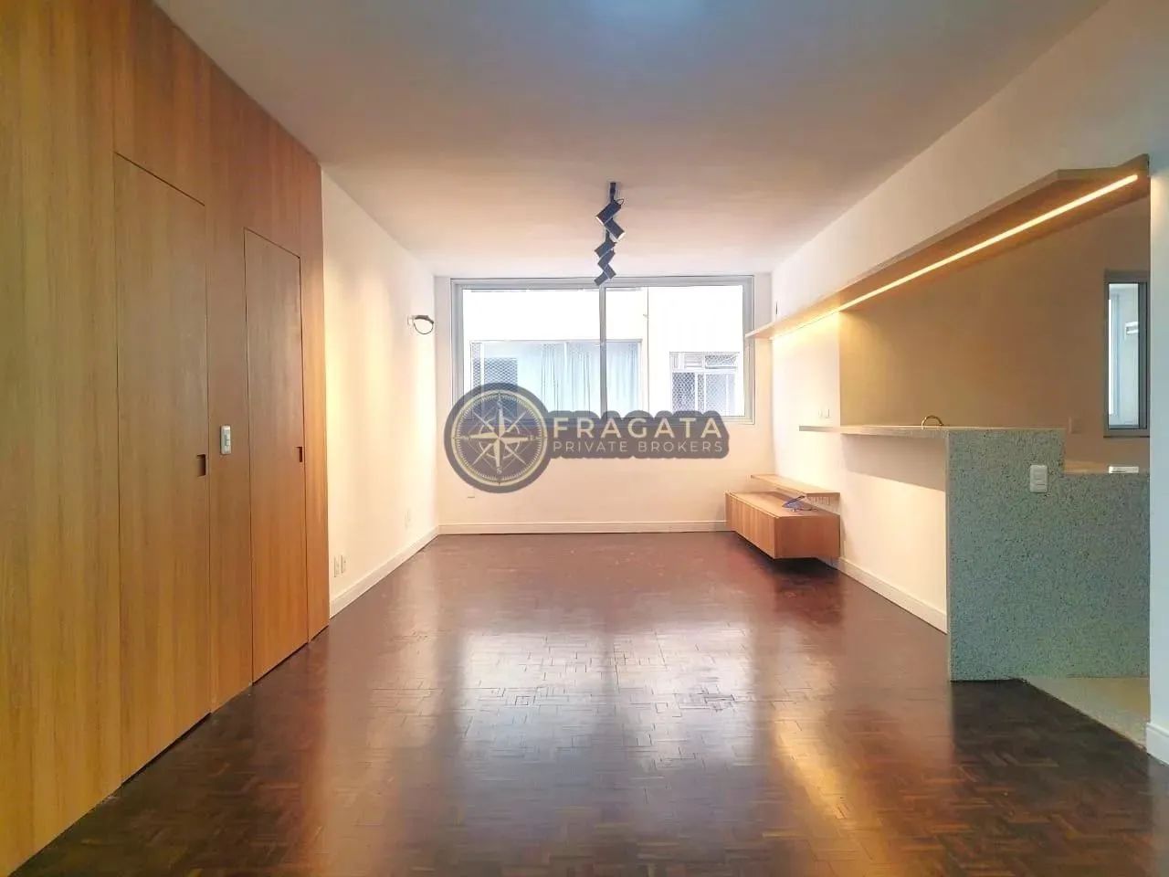Apartamento reformado com 135m² - 3 dormitórios sendo 1 suíte e 1 vaga - Jardim Paulista/S