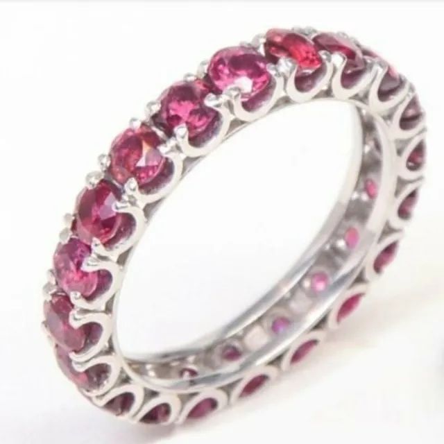 ALIANÇA INTEIRA DE RUBIS (2,00CT), EM OURO BRANCO 18K 750, NOVA, MARCA HSTERN.