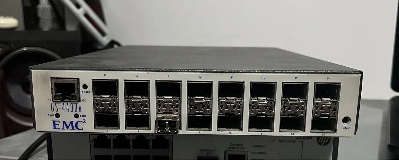 Switch de Rede EMC DS-4400M 16 portas - Foto 2