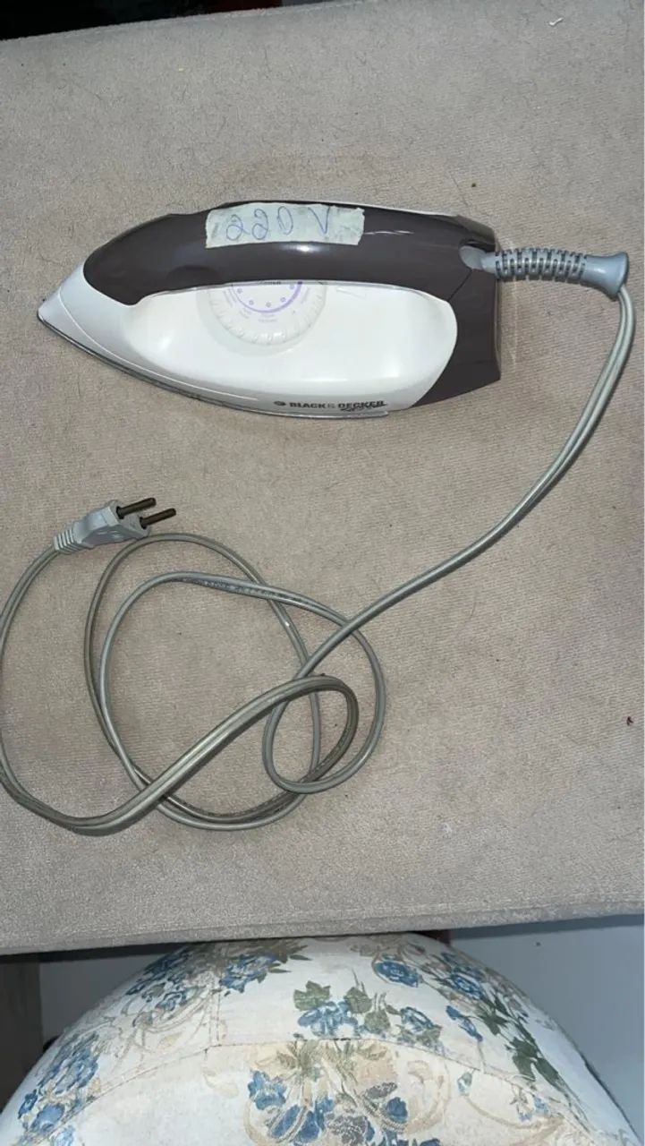 Ferro de Passar Roupas Black e Decker - Foto 2