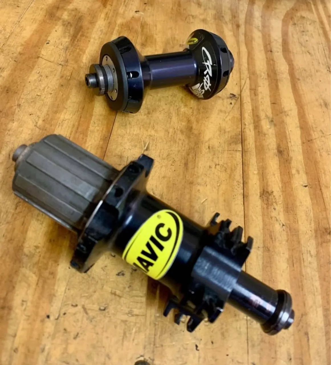 Par de cubos MAVIC CrossMAX 