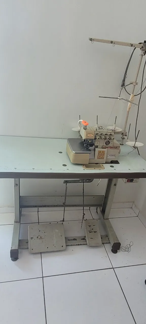 Máquina de costura industrial interlock