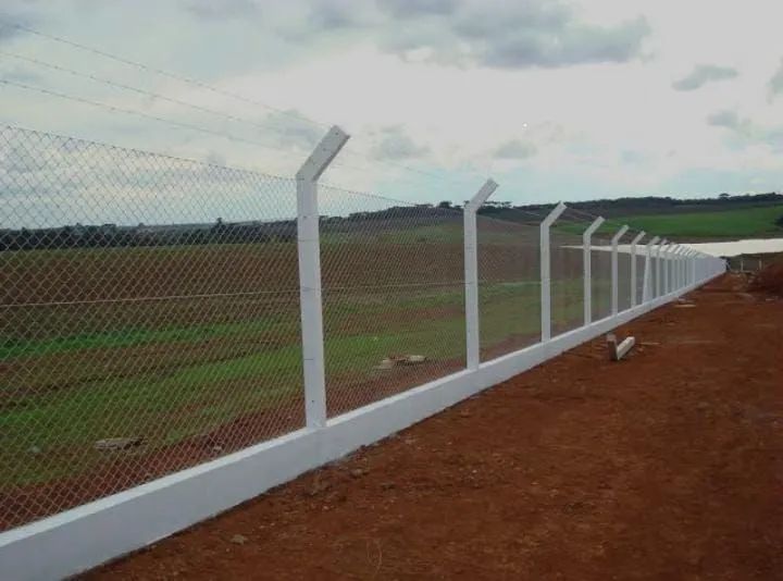 Construções de cercas de alambrado e gradil