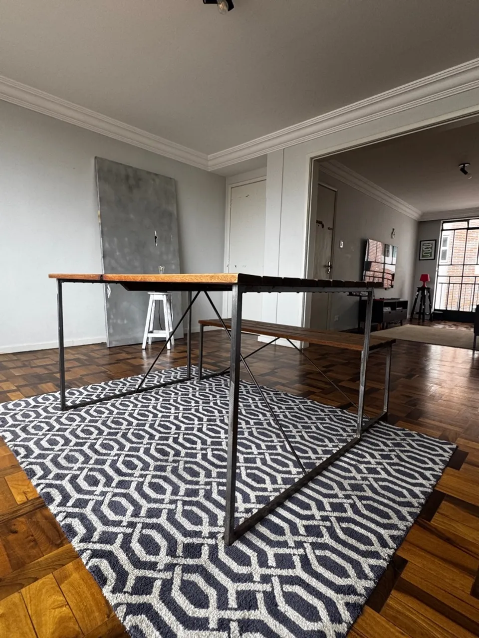 Mesa de Jantar Industrial com Design Moderno