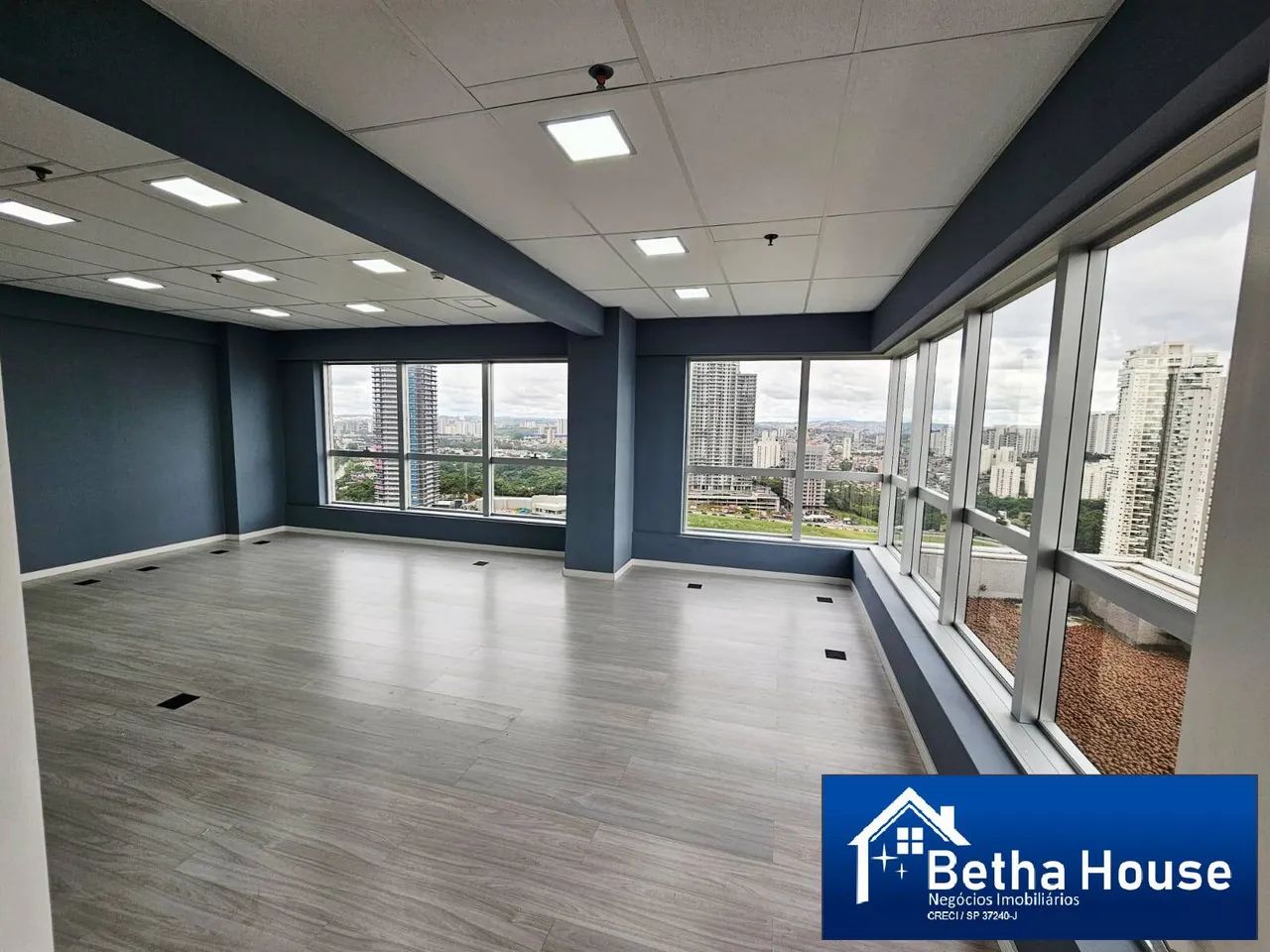 Sala Comercial com 48 m² Para Locação Em Alphaville