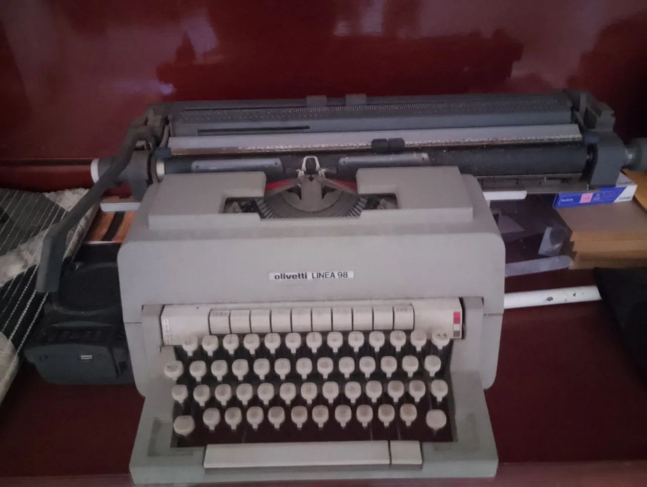 MAQUINA DE ESCREVER OLIVETTI 98