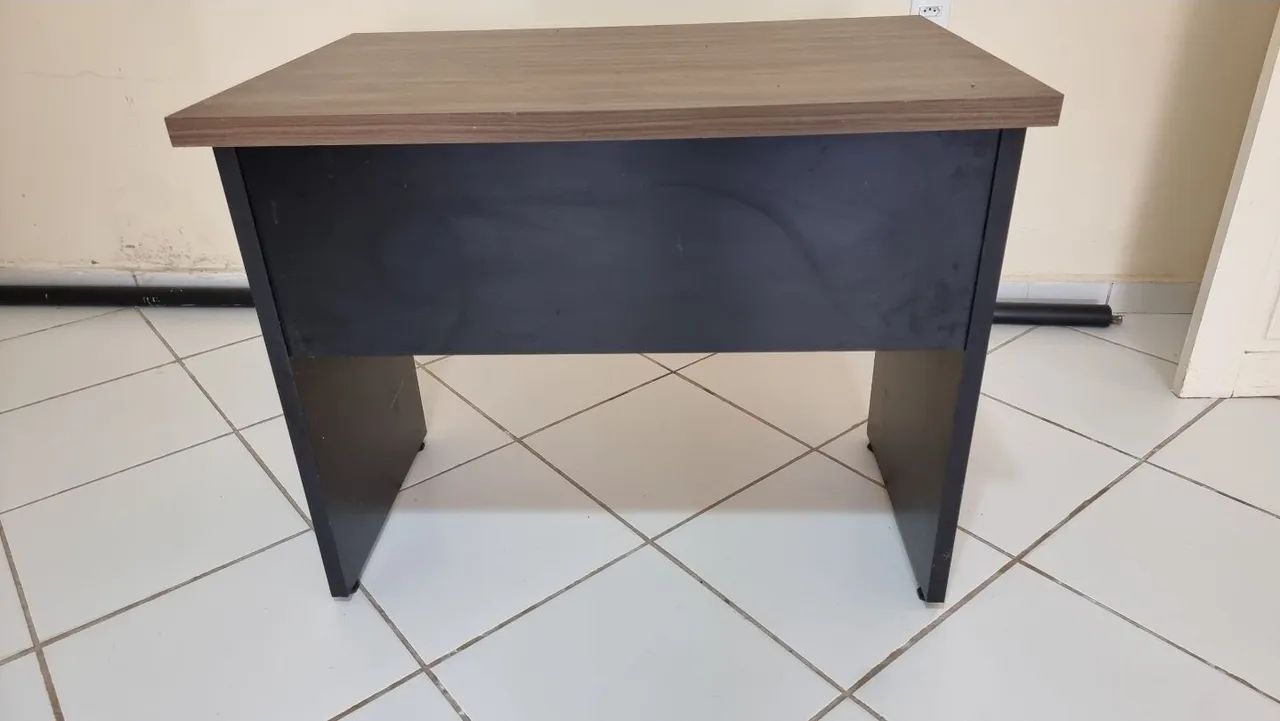 Escrivaninha de Escritório / Mesa de Estudos em MDF (Perfeito Estado) - Foto 2