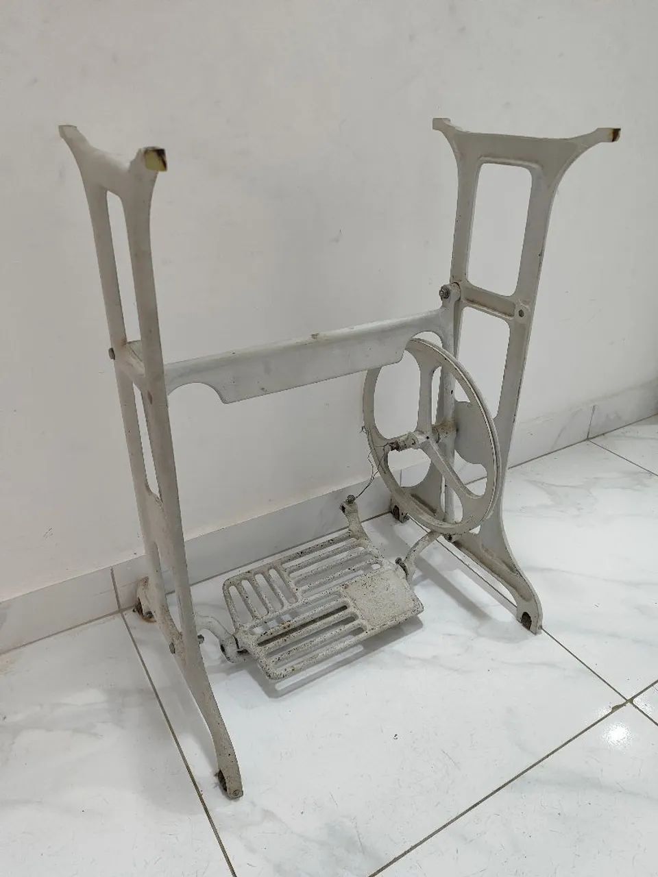 Base máquina de costura antiga de pedal 