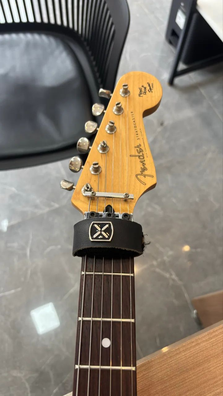 Fender - Floyd Rose - Japonesa - Foto 4