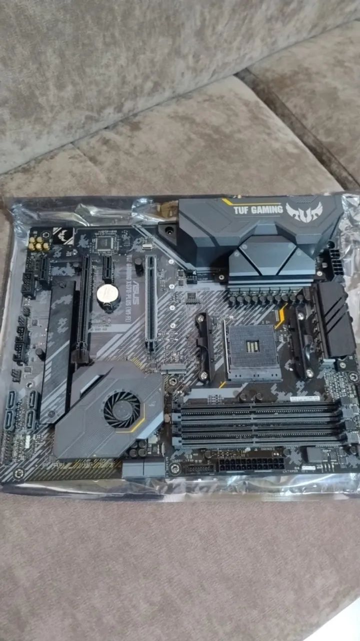 Placa mãe AM4 Asus X-570 Plus Wi-Fi.